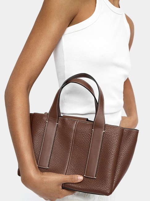 Фото ракурс 3 - Женская коричневая сумка Parfois артикул 2371451 BNL FW2025