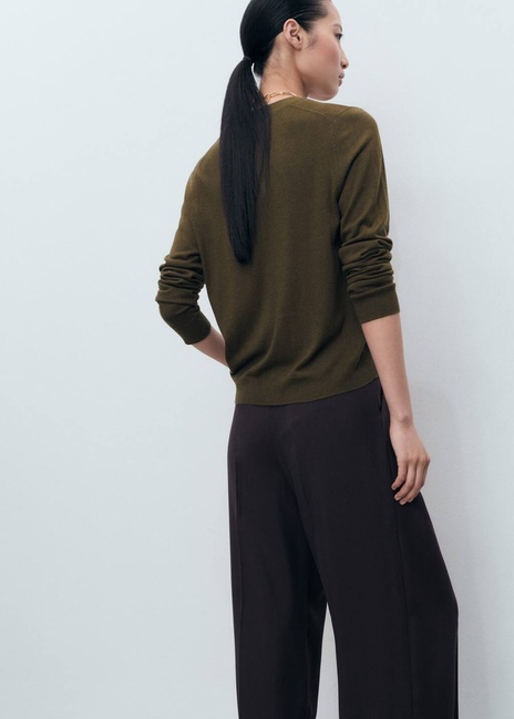 Женский хаки кардиган Mango артикул 17065803 37 1 season Фото ракурс 2 - Женский хаки кардиган Mango артикул 17065803 37 1 season