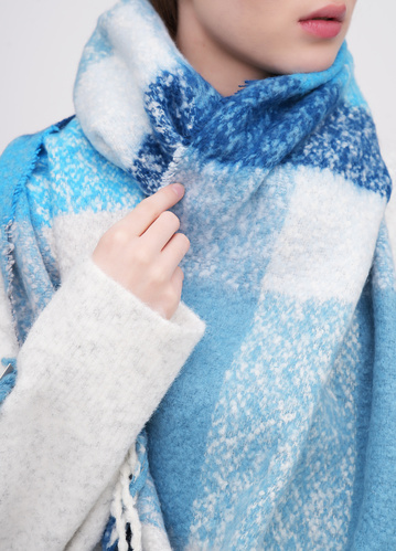 Фото ракурс 2 - Жіночий синій шарф EQUILIBRI артикул W882 007 000 Blue FW2025