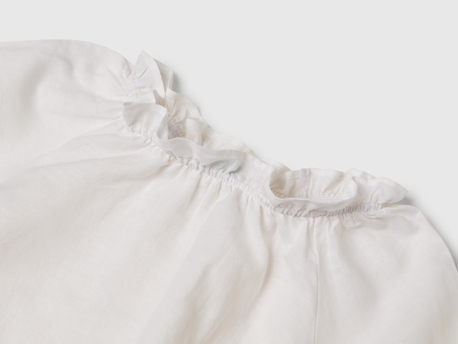 Белая блузка для девочек Benetton артикул 5IPVCQ03S.G 101 25P Фото ракурс 3 - Белая блузка для девочек Benetton артикул 5IPVCQ03S.G 101 25P