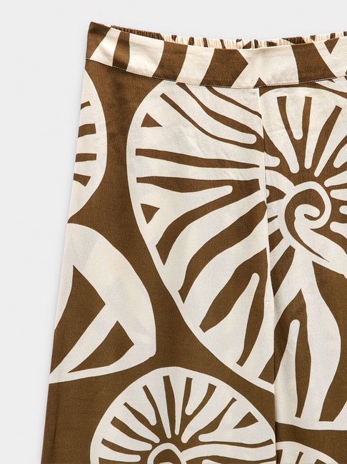 Женские зеленые штаны Parfois артикул 242020 _KK FW2025 Фото ракурс 5 - Женские зеленые штаны Parfois артикул 242020 _KK FW2025