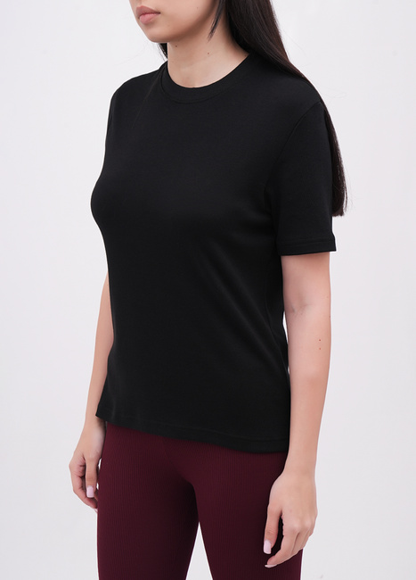 Женская черная футболка EQUILIBRI артикул W213 104 000 Black FW2025 Фото ракурс 3 - Женская черная футболка EQUILIBRI артикул W213 104 000 Black FW2025