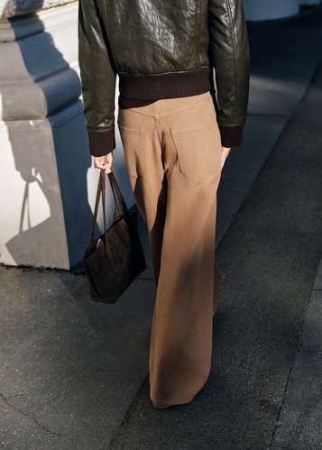 Фото ракурс 2 - Жіночі коричневі джинси Mango артикул 17025828 17 1 season