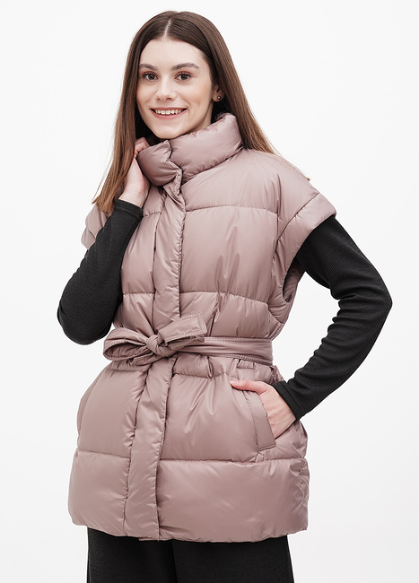 Фото ракурс 1 - Женский коричневый жилет EQUILIBRI артикул FS Vest Ov CAPPUCCINO FW2024