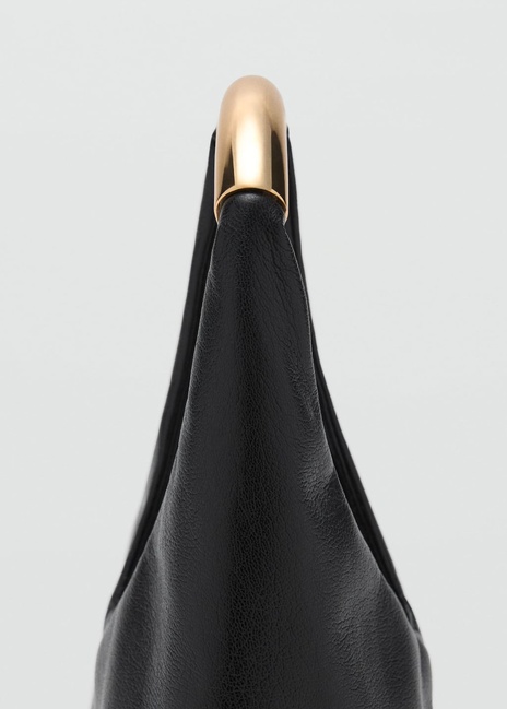 Женская черная сумка Mango артикул 17004452 99 1 season Фото ракурс 3 - Женская черная сумка Mango артикул 17004452 99 1 season