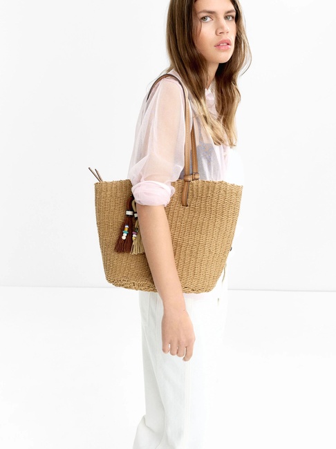 Женская бежевая сумка Parfois артикул 229817 NCL FW2025 Фото ракурс 5 - Женская бежевая сумка Parfois артикул 229817 NCL FW2025