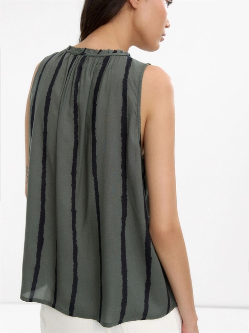 Жіноча зелена блузка Parfois артикул 238537 _KK FW2025 Фото ракурс 2 - Жіноча зелена блузка Parfois артикул 238537 _KK FW2025