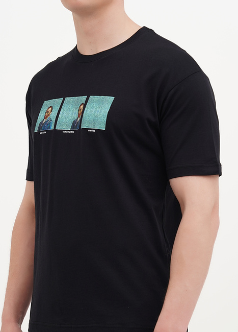 Фото ракурс 3 - Чоловіча чорна футболка EQUILIBRI артикул M213 017 000 Black SS2025