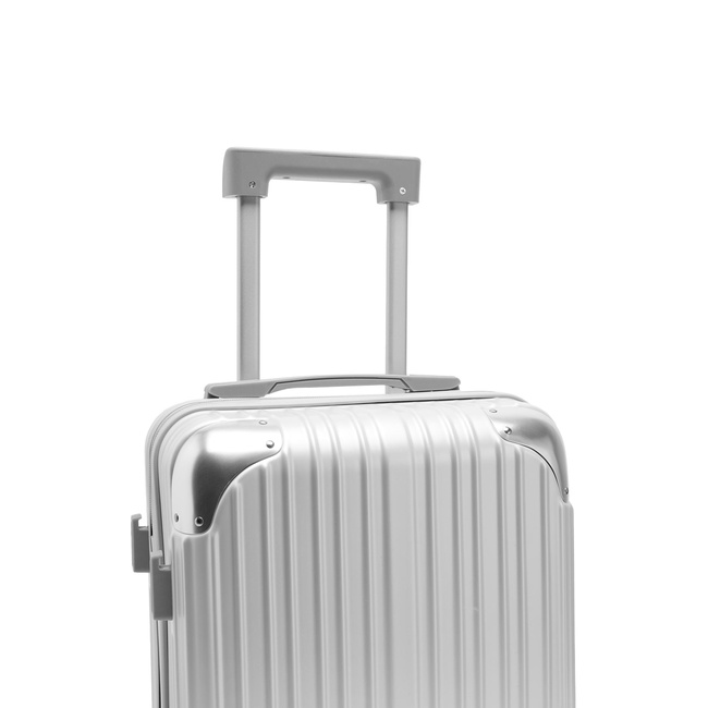 Женский серебряный чемодан Parfois артикул 241295 _SV FW2025 Фото ракурс 4 - Женский серебряный чемодан Parfois артикул 241295 _SV FW2025