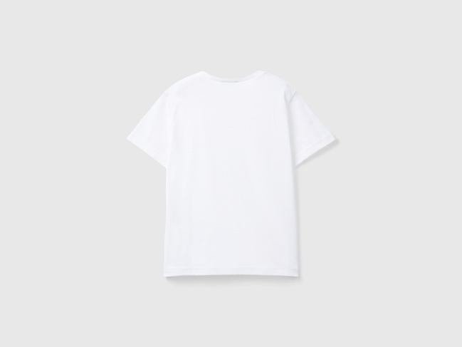 Фото ракурс 2 - Белая футболка для мальчиков Benetton артикул 3I1XG106Z.P 101 24A