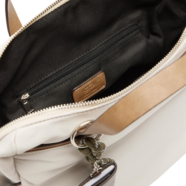 Жіночий молочний рюкзак Parfois артикул 236801 _EC FW2025 Фото ракурс 4 - Жіночий молочний рюкзак Parfois артикул 236801 _EC FW2025