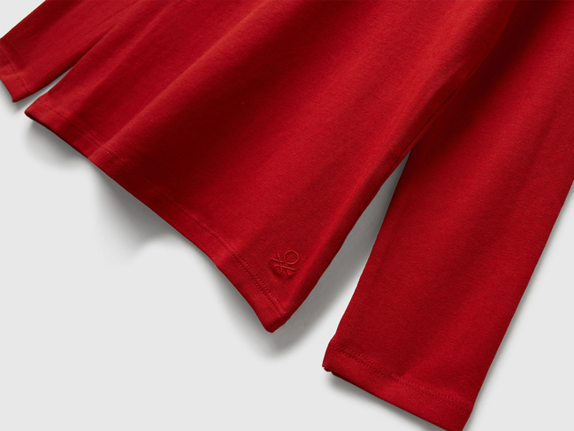 Фото ракурс 3 - Червона водолазка для дівчаток Benetton артикул 3P4ZC202N.G 29M 25A