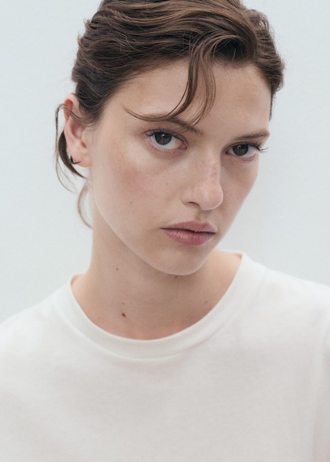 Фото ракурс 4 - Женская молочная футболка Mango артикул 17051212 02 1 season