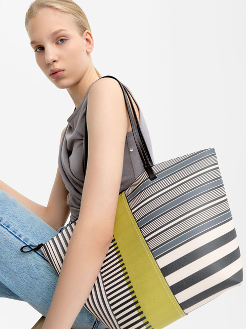 Фото ракурс 5 - Женская зеленая сумка Parfois артикул 231257 _BM SS2025