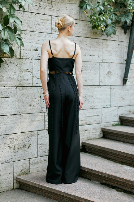 Фото ракурс 2 - Женский черный комбинезон EQUILIBRI артикул BW453001 000 Black SS2025