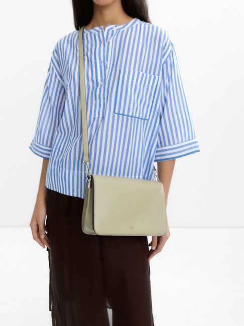 Жіноча зелена сумка Parfois артикул 230503 _GN SS2025 Фото ракурс 5 - Жіноча зелена сумка Parfois артикул 230503 _GN SS2025