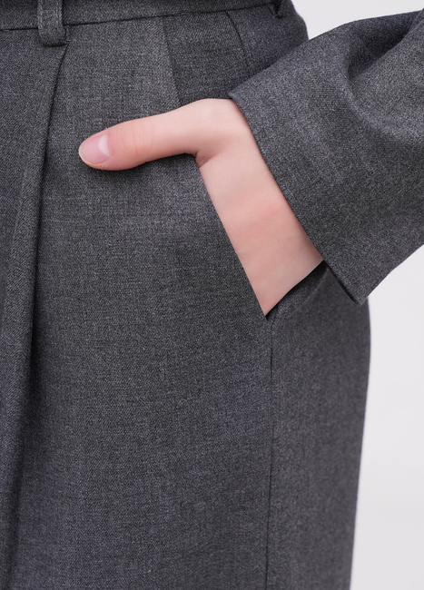 Жіночі сірі брюки EQUILIBRI артикул BW491014 201 Grey FW2025 Фото ракурс 4 - Жіночі сірі брюки EQUILIBRI артикул BW491014 201 Grey FW2025