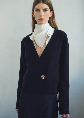 Фото ракурс 1 - Жіночий синій кардиган Mango артикул 17075982 56 1 season