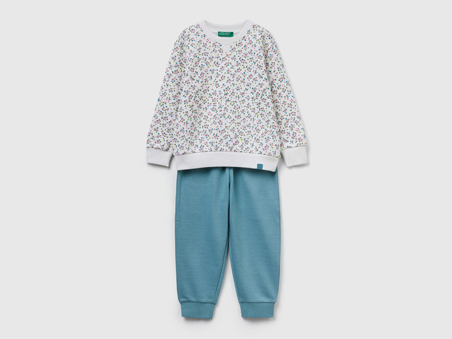 Фото ракурс 1 - Серый комплект одежды для мальчиков Benetton артикул 3YWXGK00R.P 62U 25A