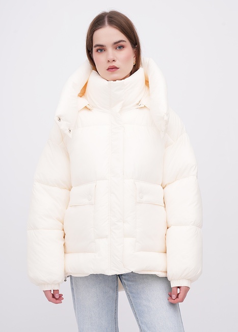 Женская молочная куртка EQUILIBRI артикул W172 012 000 MILK FW2025 Фото ракурс 1 - Женская молочная куртка EQUILIBRI артикул W172 012 000 MILK FW2025