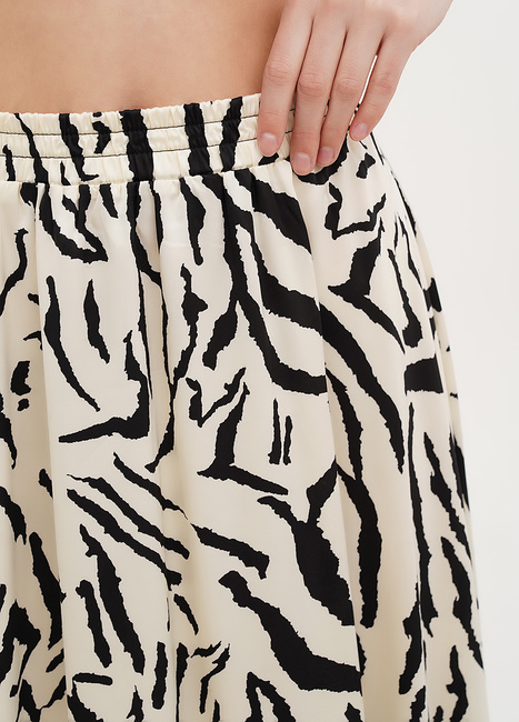 Жіноча молочна спiдниця EQUILIBRI артикул W491 032 202 MILK SS2025 Фото ракурс 4 - Жіноча молочна спiдниця EQUILIBRI артикул W491 032 202 MILK SS2025