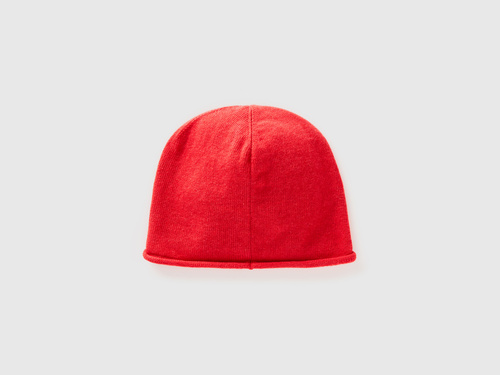 Фото ракурс 2 - Чоловіча, жіноча червона шапка Benetton артикул 1235DA00Y 62P 24A