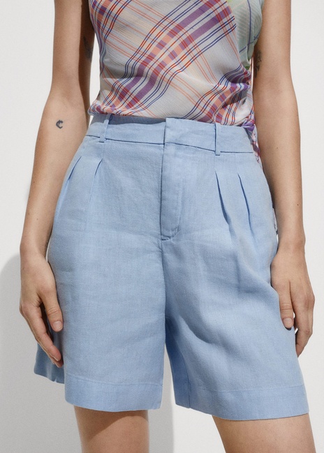 Женские голубые шорты Mango артикул 77030348 50 7 season Фото ракурс 1 - Женские голубые шорты Mango артикул 77030348 50 7 season
