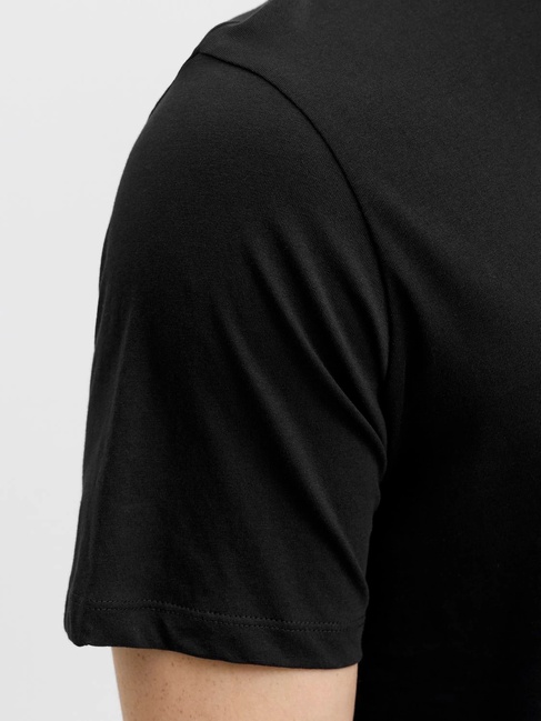 Мужская черная футболка Jack & Jones артикул 12278509 Black FW2025 Фото ракурс 5 - Мужская черная футболка Jack & Jones артикул 12278509 Black FW2025