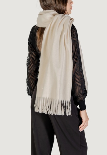 Фото ракурс 2 - Жіночий білий шарф Only артикул 15350198 CLOUD DANCER FW2025