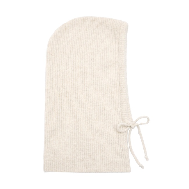 Женская молочная шапка Parfois артикул 240634 _EC FW2025 Фото ракурс 3 - Женская молочная шапка Parfois артикул 240634 _EC FW2025