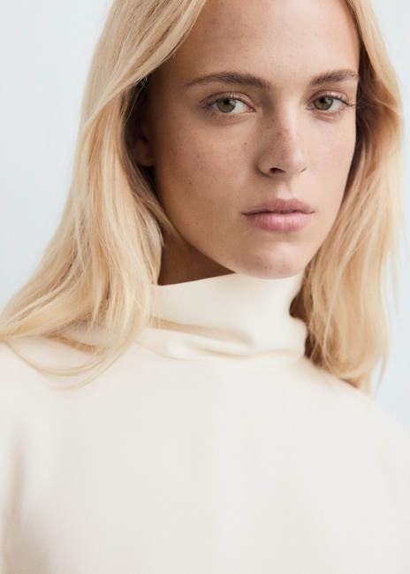 Жіноча молочна блузка Mango артикул 17045805 02 1 season Фото ракурс 4 - Жіноча молочна блузка Mango артикул 17045805 02 1 season