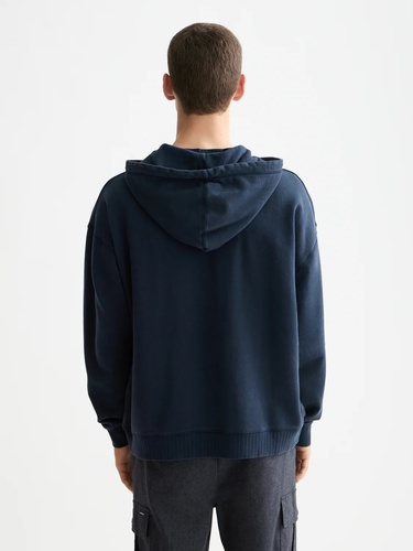 Фото ракурс 2 - Чоловіче блакитнe худі SCOTCH & SODA артикул 181283 410 FW2025