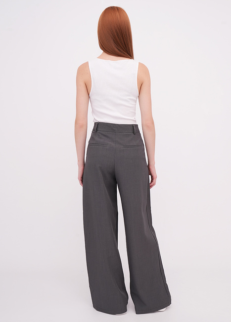 Жіночі сірі брюки EQUILIBRI артикул W466 037 000 Grey FW2025 Фото ракурс 2 - Жіночі сірі брюки EQUILIBRI артикул W466 037 000 Grey FW2025