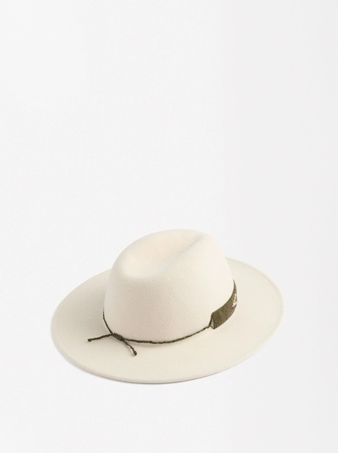 Фото ракурс 2 - Жіночий молочний капелюх Parfois артикул 227761 _EC SS2025
