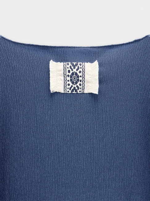 Женская синяя блузка Parfois артикул 241434 _BL FW2025 Фото ракурс 5 - Женская синяя блузка Parfois артикул 241434 _BL FW2025