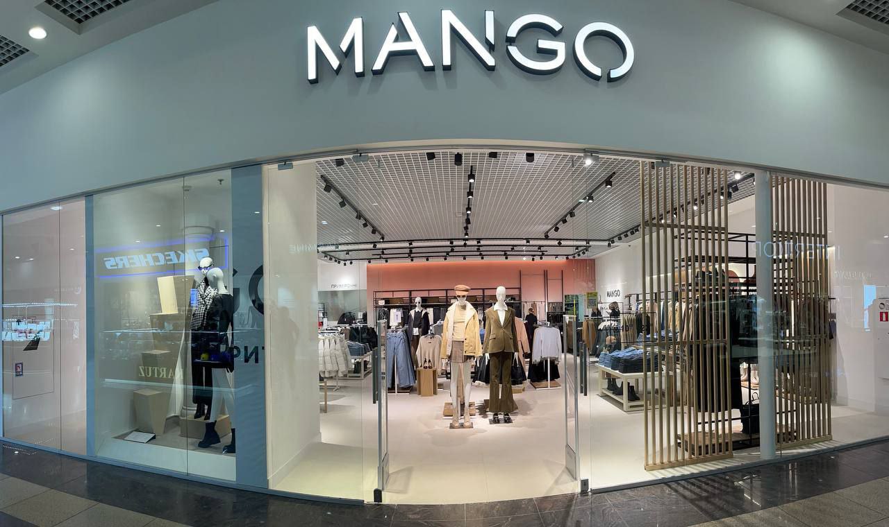 Фото входной группы магазина Mango, ТРЦ "Караван" - Днепр, ул.Героев Труда, 9