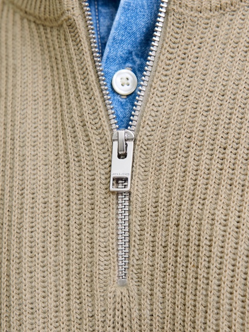 Чоловічий бежевий джемпер Jack & Jones артикул 12278919 Crockery FW2025 Фото ракурс 4 - Чоловічий бежевий джемпер Jack & Jones артикул 12278919 Crockery FW2025