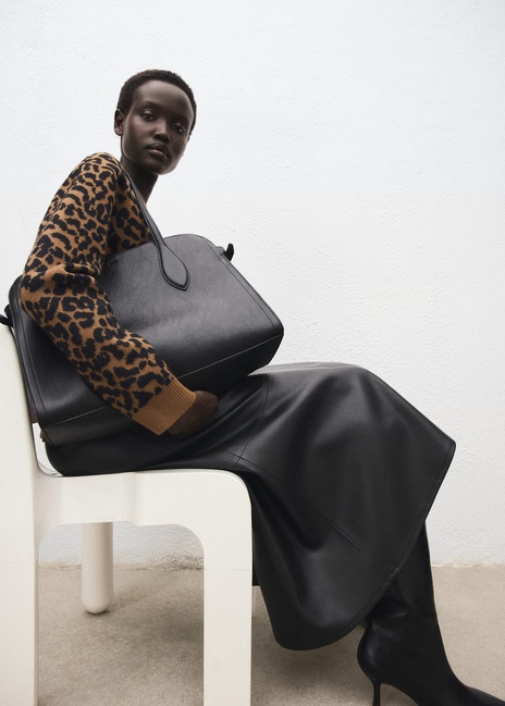 Женский коричневый джемпер Mango артикул 17026349 05 1 season Фото ракурс 5 - Женский коричневый джемпер Mango артикул 17026349 05 1 season