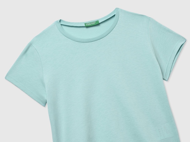 Фото ракурс 3 - Блакитна футболка для дівчаток Benetton артикул 3I1XC109V.G 3Y1 25A