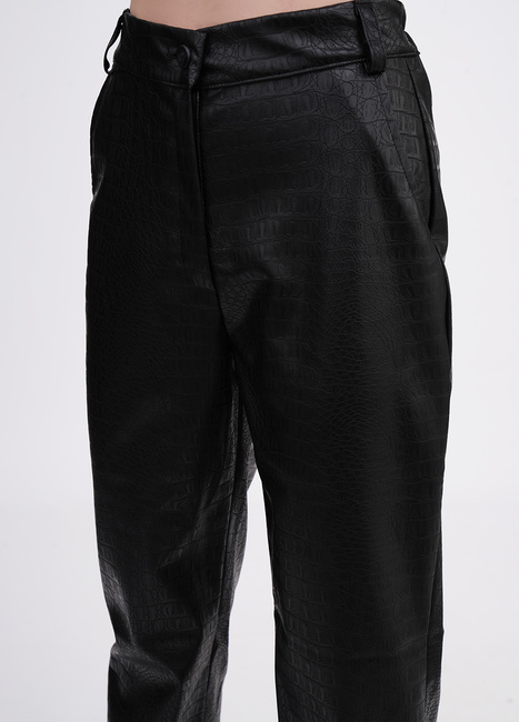 Фото ракурс 3 - Жіночі чорні брюки EQUILIBRI артикул W491 074 200 Black FW2025