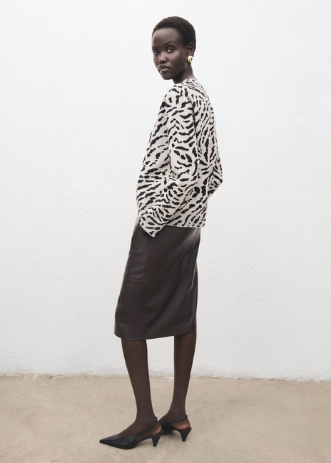 Жіночий бежевий джемпер Mango артикул 17016350 09 1 season Фото ракурс 2 - Жіночий бежевий джемпер Mango артикул 17016350 09 1 season