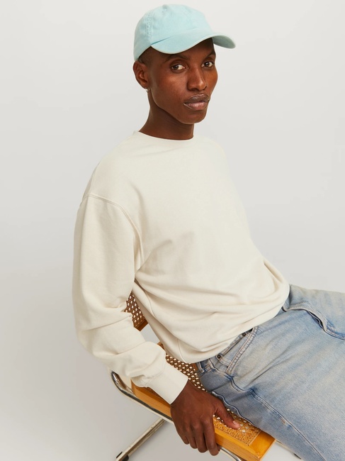 Чоловічий бежевий джемпер Jack & Jones артикул 12257853 moonbeam FW2025 Фото ракурс 6 - Чоловічий бежевий джемпер Jack & Jones артикул 12257853 moonbeam FW2025