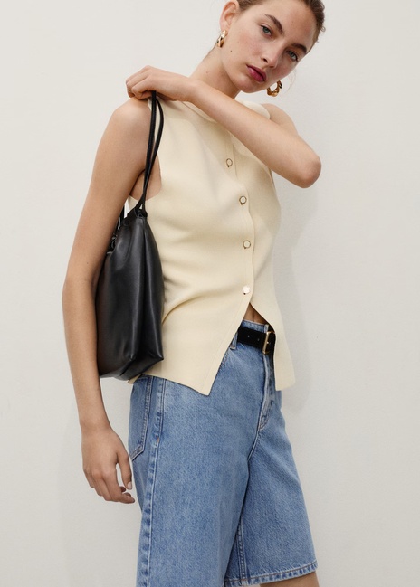 Жіночі сині шорти Mango артикул 17071518 TM 1 season Фото ракурс 4 - Жіночі сині шорти Mango артикул 17071518 TM 1 season