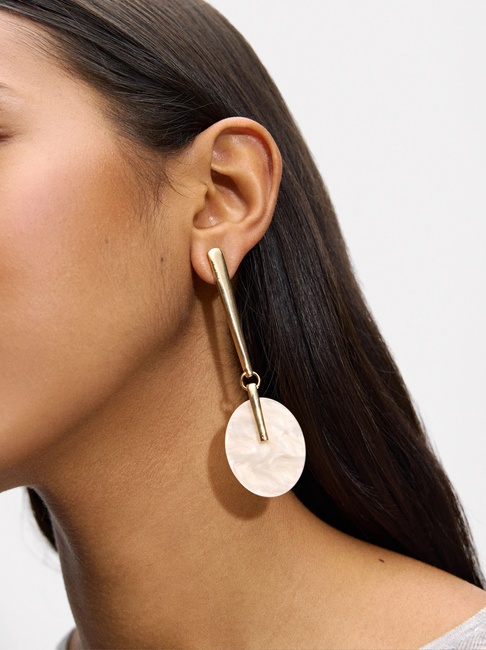 Фото ракурс 3 - Женские молочные серьги Parfois артикул 228857 _IV SS2025