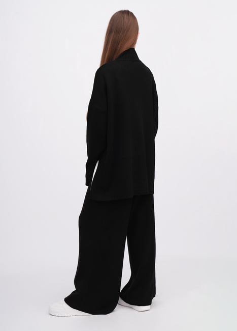 Жіночі чорні штани EQUILIBRI артикул W391 042 200 Black FW2025 Фото ракурс 2 - Жіночі чорні штани EQUILIBRI артикул W391 042 200 Black FW2025