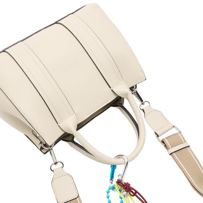 Жіноча молочна сумка Parfois артикул 230584 _EC FW2025 Фото ракурс 3 - Жіноча молочна сумка Parfois артикул 230584 _EC FW2025