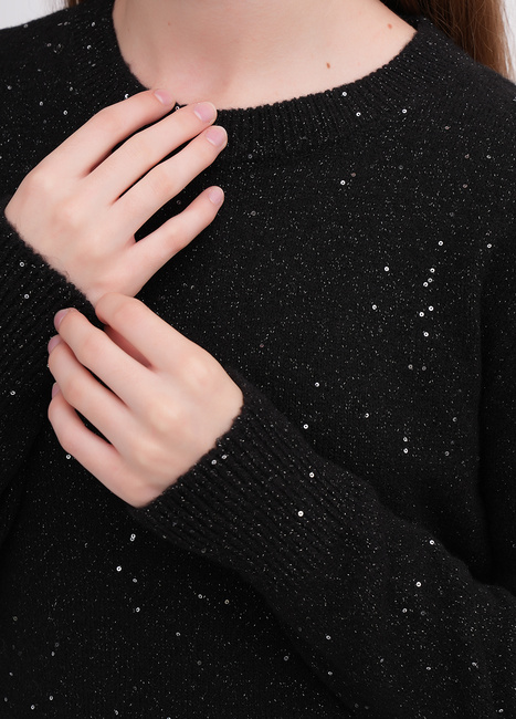Женский черный свитер EQUILIBRI артикул BW342002 000 Black FW2025 Фото ракурс 4 - Женский черный свитер EQUILIBRI артикул BW342002 000 Black FW2025