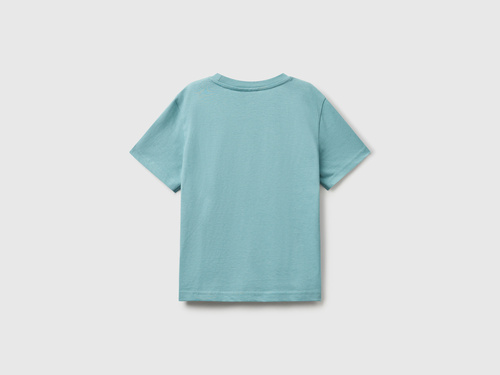 Фото ракурс 2 - Бирюзовая футболка Benetton для мальчиков артикул 3X1SG10JW.P 33K 25A