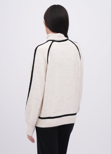 Фото ракурс 2 - Женский молочный свитер EQUILIBRI артикул W342 013 001 MILK FW2025