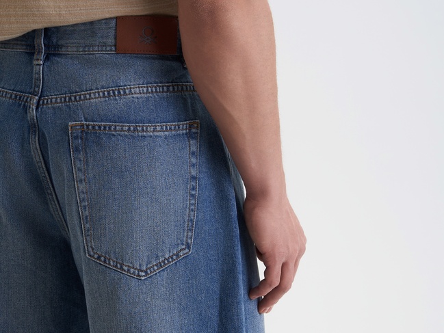 Мужские синие шорты Benetton артикул 4AW7U9018 903 25P Фото ракурс 4 - Мужские синие шорты Benetton артикул 4AW7U9018 903 25P